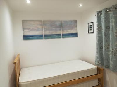 Short term let ensuite self-contained room Main Photo