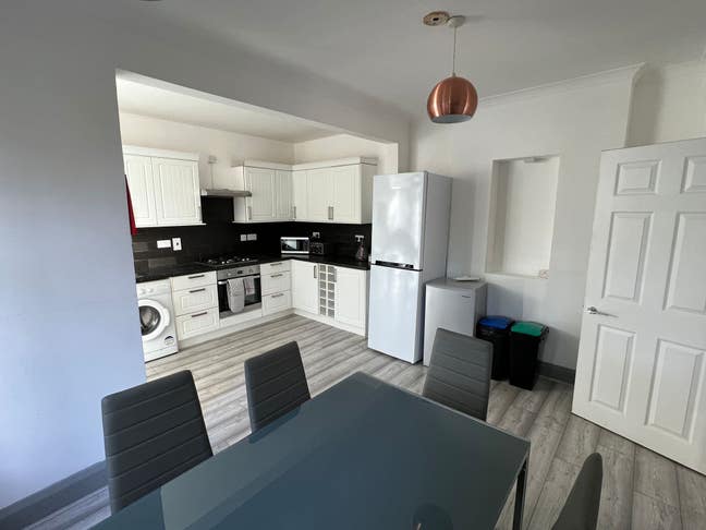 Double Room In Large House Main Photo