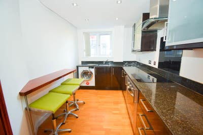 🚨  3 Rooms  available in Canary Wharf Main Photo