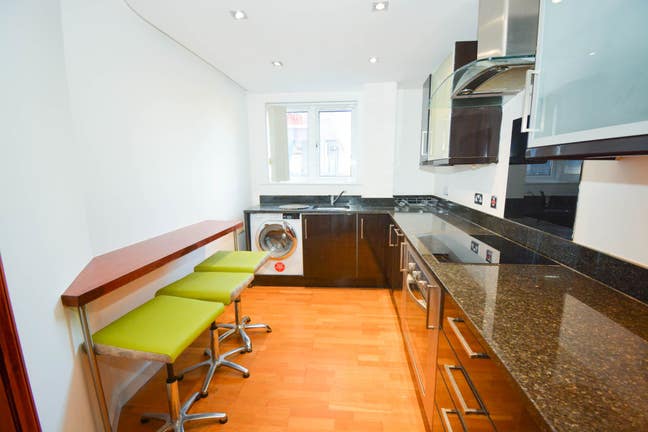 🚨  3 Rooms  available in Canary Wharf Main Photo