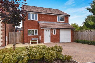 Fabulous spacious home😀 Main Photo