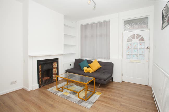 2 Bedroom House  | Renting Whole House | &pound;775 PCM Main Photo