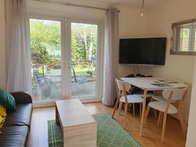  Beautiful Large sunny room Main Photo