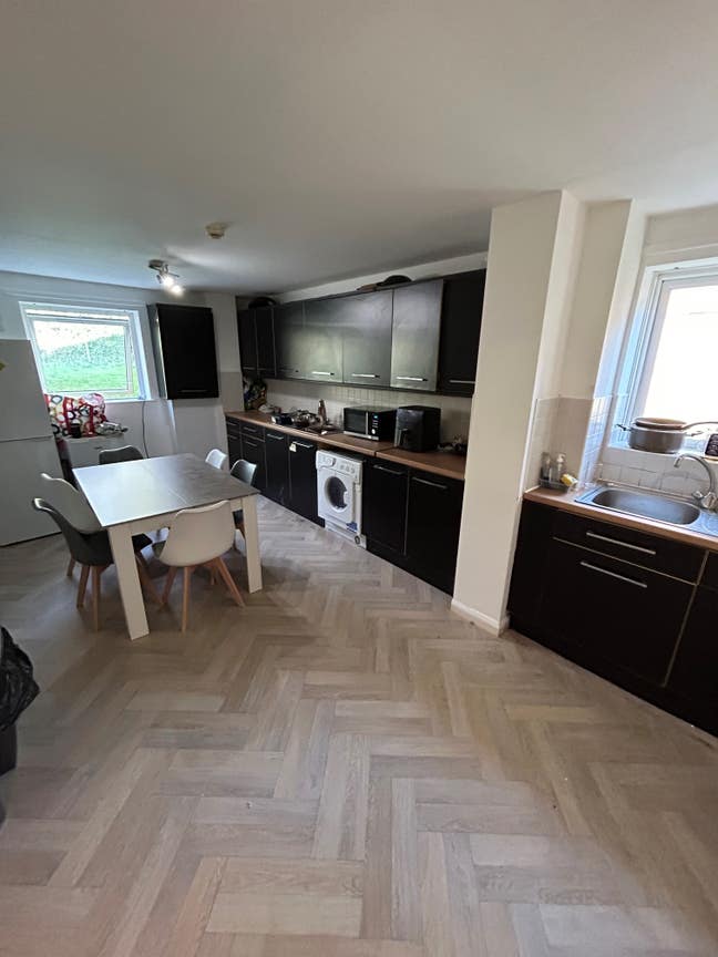 Room Available in Mature House Share on the Park   Main Photo