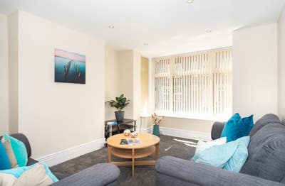 6-bed Student House-Share - 20 Winston Gardens Main Photo