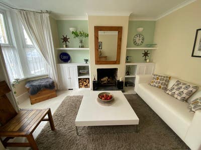 Large sunny double room in shared house Main Photo