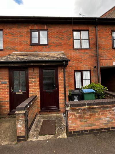 1 Bed Ground Floor Flat 5 mins to Watford Junction Main Photo