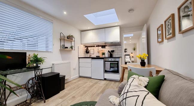 Garden Annexe for rent from 1 July to 31 August   Main Photo