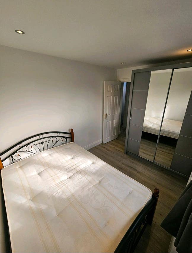 Furnished dble bedroo. With kitch/bath 550/pcm Main Photo