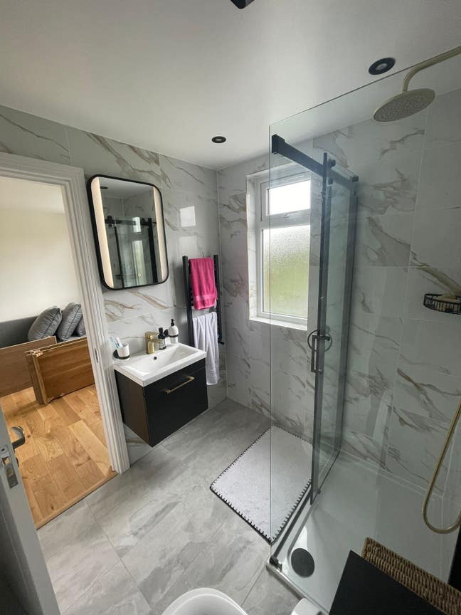 ENSUITE  Main Photo