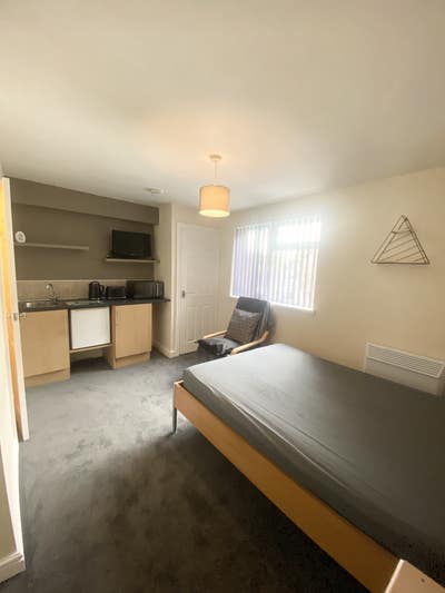 Double room to let inc bills central location  Main Photo