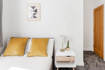 Stunning Double room Colliers Wood, Bills inc Main Photo