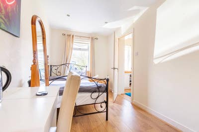 Double ensuite room (own washroom) in Glasgow City Main Photo