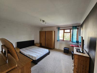 Big room with en-suite bathroom Main Photo