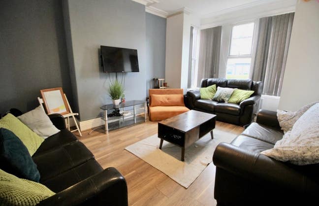 Last Rooms in Super Cheap House Share 🏡  Main Photo