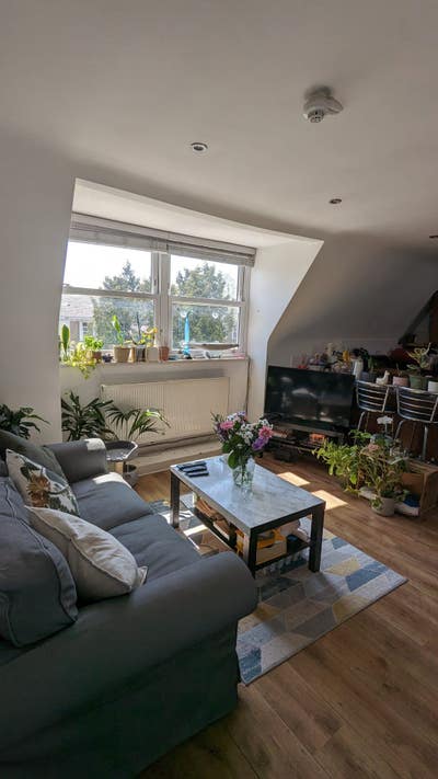 Large double room w/ private bathroom - Kilburn Main Photo