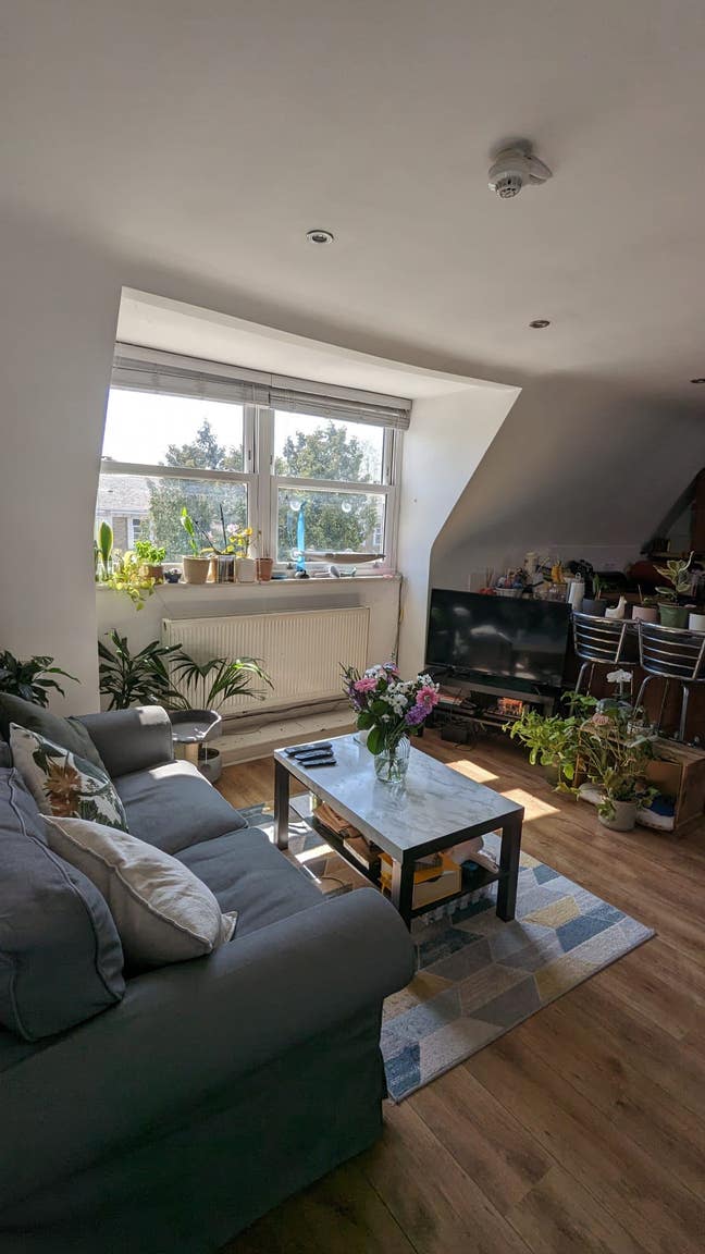 Large double room w/ private bathroom - Kilburn Main Photo