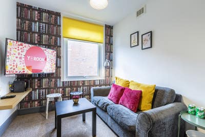 PRICE DROP ! Large Victorian House in LE3 Main Photo