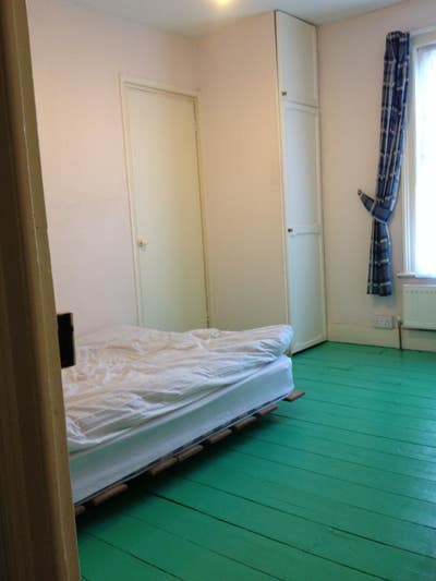 Room in 2 bdrm quiet house close to train station  Main Photo