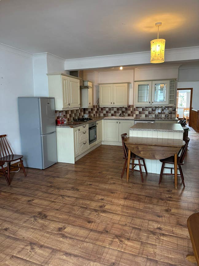 Modern Spacious 3 Bedroom Flat Main Photo