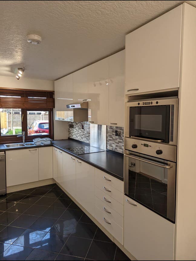 Single Room Main Photo