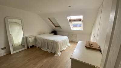 Spacious Extra Large Room/Studio/En-Suite  Main Photo