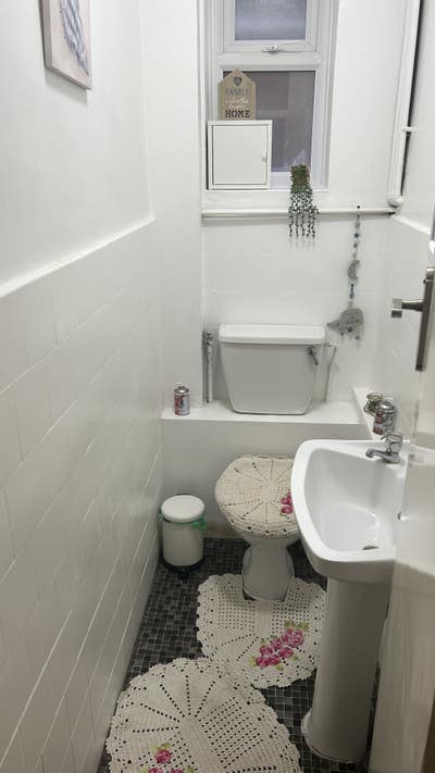 Large single room Main Photo