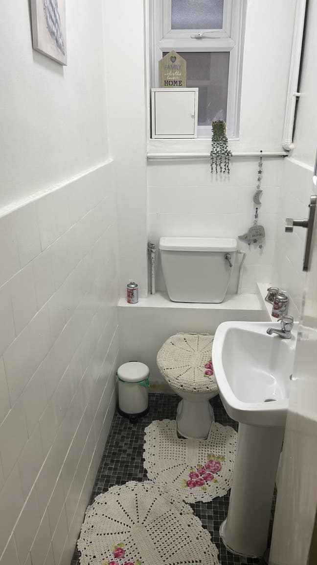 Large single room Main Photo