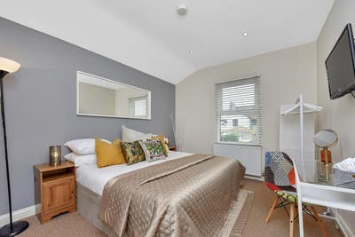 Great room (short stays available) Main Photo