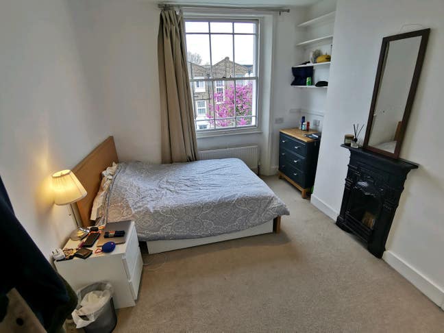 Cosy double room in Kentish Town long term sub let Main Photo