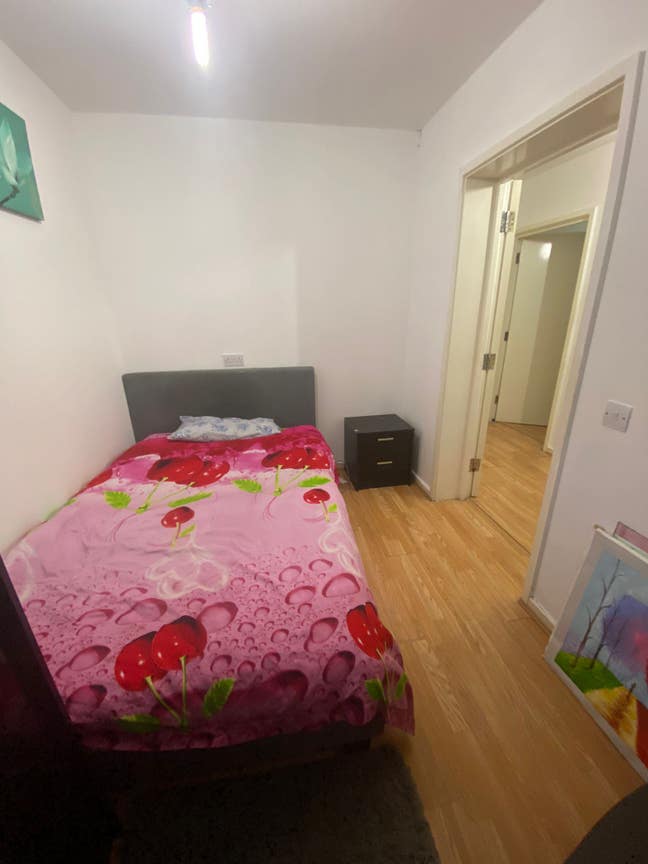 Single room in family home  available bills  inclu Main Photo