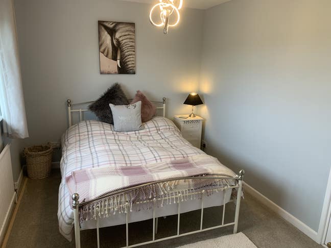 Double Room Available Mon-Fri Main Photo