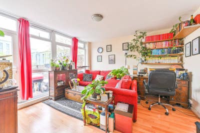 A-Bright 1 Bedroom Flat Available Now! Main Photo