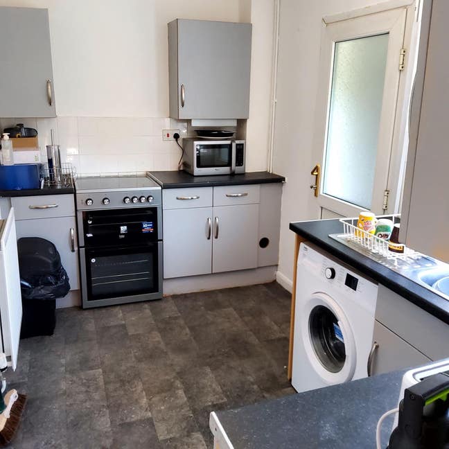 Large spacious and clean house share in Burntwood Main Photo