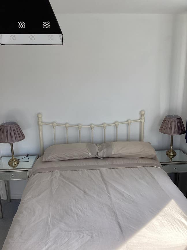 Beautifully Furnished Sunny Room Main Photo