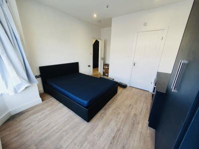 Single  furnished  ensuite room Hillingdon  Main Photo