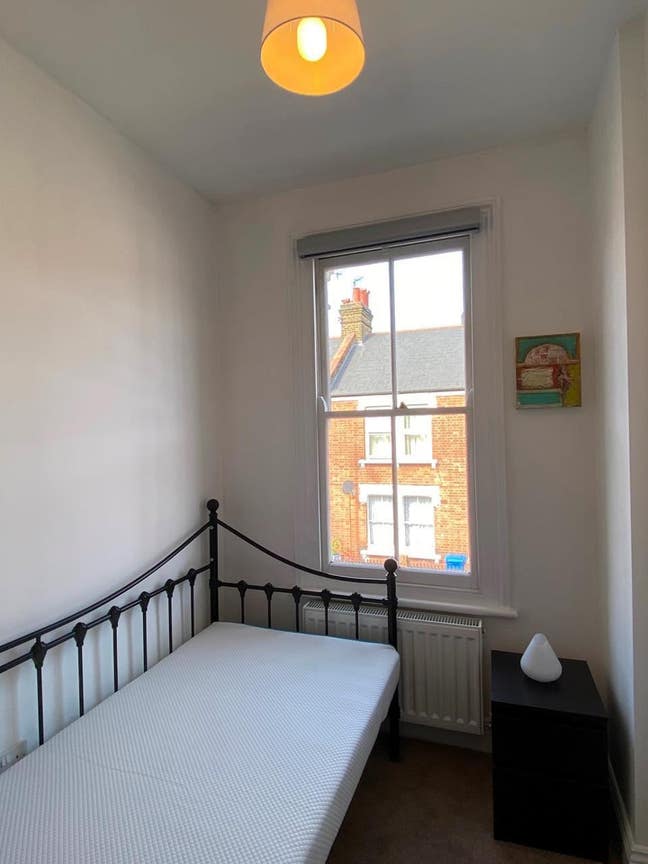 Cosy single room 1 minute from Kennington station Main Photo