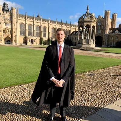 I am a professional male aged 32. I am lookin... Main Photo