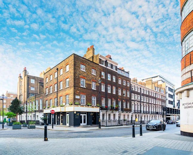 Double Room  in Marble Arch  Main Photo