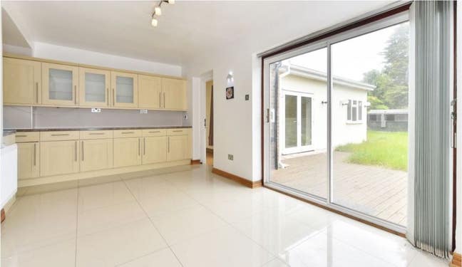 4 Bed Semi-Detached House to Rent in Dagenham  Main Photo