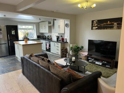 Fantastic Houseshare in Cottingley!  Main Photo
