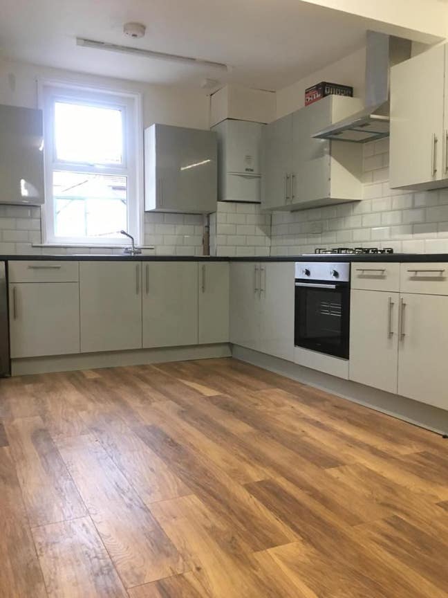 One double bedroom in house bed house  Main Photo