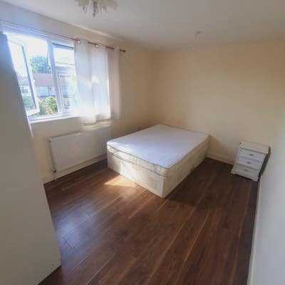 Double Room available in Ilford  Main Photo