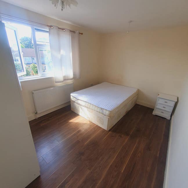 Double Room available in Ilford  Main Photo