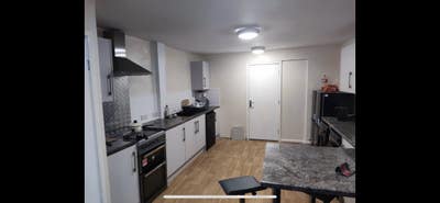 Lovely house short walk from the City Centre. Main Photo