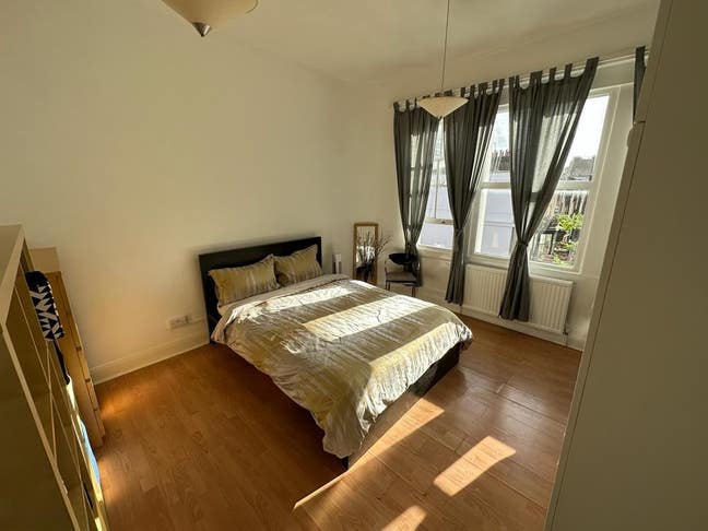Spacious Double Bedroom in Notting Hill Gate W24ES Main Photo