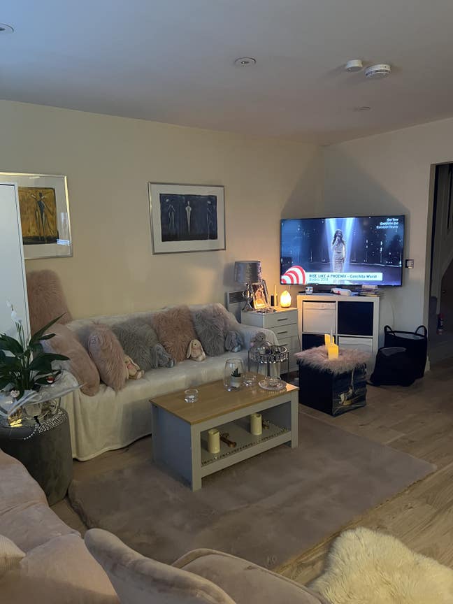 En- suite room  , available now in Stratford Main Photo