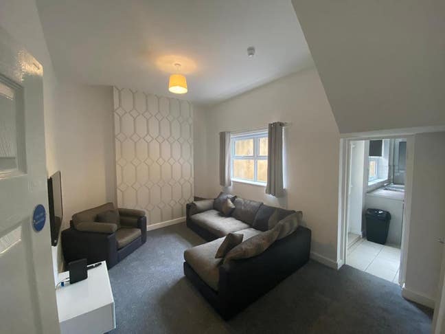 3 Double En-suite Rooms available Now!!! Main Photo