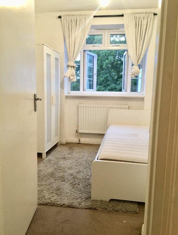 Single Room/Golders Green-Hendon -Students Welcome Main Photo