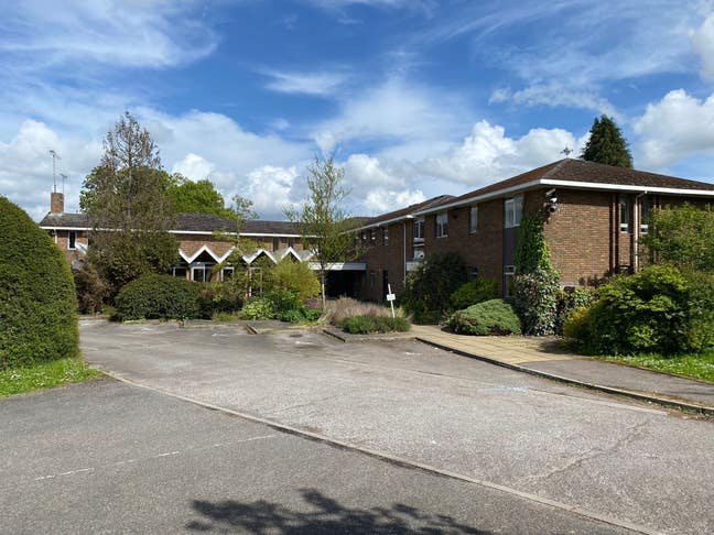 Self Contained Flats in Beautiful Grounds - Hook Main Photo